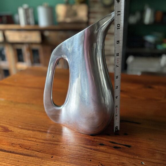 Wilton Armetale Traditional Beverage Pitcher, Mid-century Modern Beautiful Lines - Picture 8 of 12